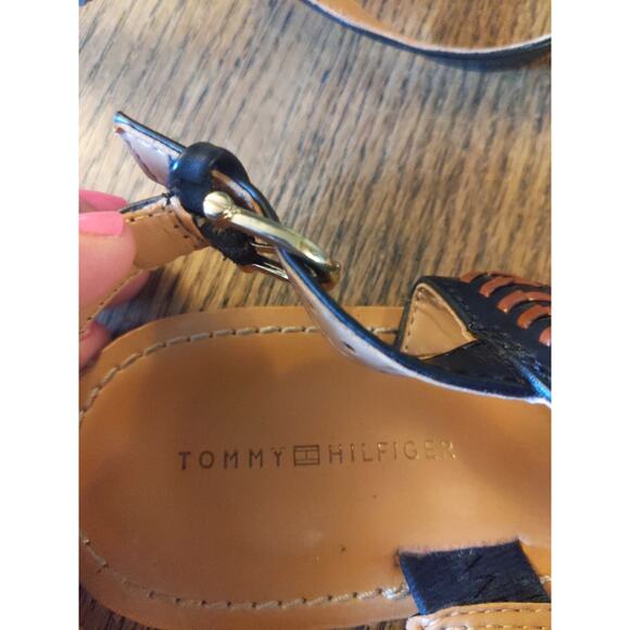 Tommy Hilfiger Women's Size 10M Black Thong Sandals Gold Logo Hardware - Picture 5 of 8